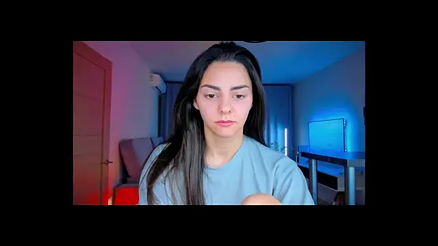 Snapshot of EmiliaZen chatting on February 7, 2026, 3:05 pm EmiliaZen online show from February 7, 2026, 3:05 pm