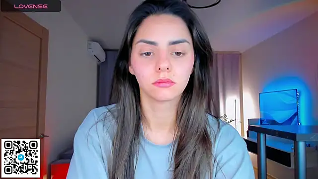 Snapshot of EmiliaZen chatting on February 9, 2026, 6:12 pm EmiliaZen online show from February 9, 2026, 6:12 pm