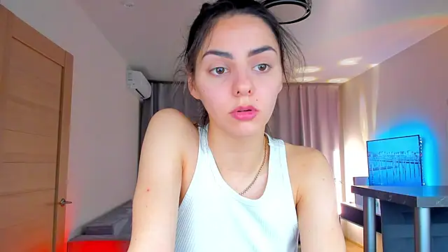 Snapshot of EmiliaZen chatting on February 13, 2026, 5:53 pm EmiliaZen online show from February 13, 2026, 5:53 pm