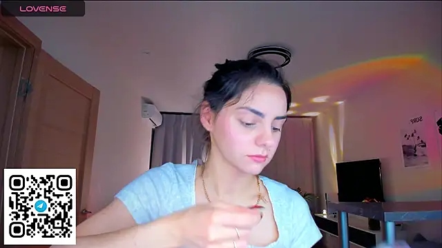 Snapshot of EmiliaZen chatting on February 21, 2026, 3:35 pm EmiliaZen online show from February 21, 2026, 3:35 pm