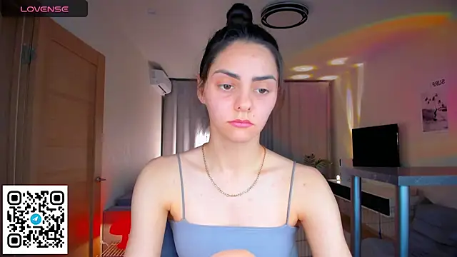 Snapshot of EmiliaZen chatting on February 26, 2026, 7:24 pm EmiliaZen online show from February 26, 2026, 7:24 pm