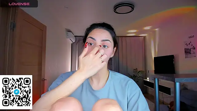 Snapshot of EmiliaZen chatting on February 28, 2026, 7:59 pm EmiliaZen online show from February 28, 2026, 7:59 pm