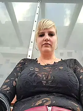 Snapshot of Sexybiene969 chatting on September 14, 2025, 3:11 pm Sexybiene969 online show from September 14, 2025, 3:11 pm