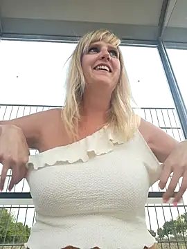 Snapshot of Sexybiene969 chatting on September 22, 2025, 4:20 pm Sexybiene969 online show from September 22, 2025, 4:20 pm