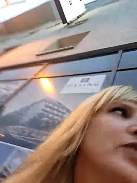 Snapshot of Sexybiene969 chatting on September 24, 2025, 4:21 pm Sexybiene969 online show from September 24, 2025, 4:21 pm