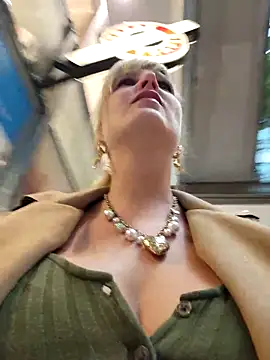 Snapshot of Sexybiene969 chatting on September 27, 2025, 1:05 pm Sexybiene969 online show from September 27, 2025, 1:05 pm