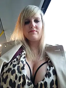 Snapshot of Sexybiene969 chatting on September 30, 2025, 4:12 pm Sexybiene969 online show from September 30, 2025, 4:12 pm