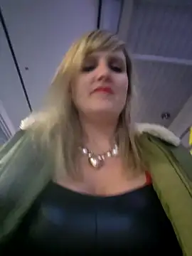 Snapshot of Sexybiene969 chatting on October 6, 2025, 4:26 pm Sexybiene969 online show from October 6, 2025, 4:26 pm