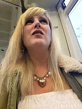 Snapshot of Sexybiene969 chatting on October 10, 2025, 3:11 pm Sexybiene969 online show from October 10, 2025, 3:11 pm