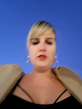 Snapshot of Sexybiene969 chatting on October 13, 2025, 4:40 pm Sexybiene969 online show from October 13, 2025, 4:40 pm