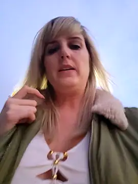 Snapshot of Sexybiene969 chatting on October 14, 2025, 4:30 pm Sexybiene969 online show from October 14, 2025, 4:30 pm