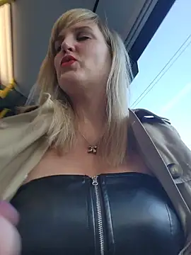 Snapshot of Sexybiene969 chatting on October 24, 2025, 2:57 pm Sexybiene969 online show from October 24, 2025, 2:57 pm