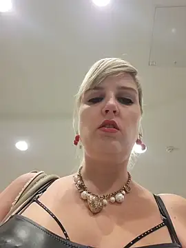 Snapshot of Sexybiene969 chatting on October 27, 2025, 4:00 pm Sexybiene969 online show from October 27, 2025, 4:00 pm