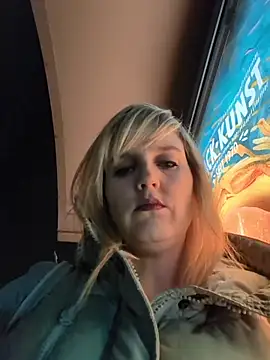 Snapshot of Sexybiene969 chatting on December 4, 2025, 4:59 pm Sexybiene969 online show from December 4, 2025, 4:59 pm