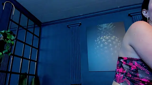 scarlet edwars online show from October 19, 2025, 12:17 pm