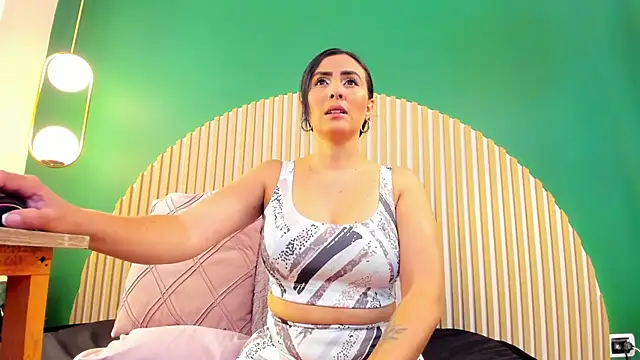 Snapshot of scarlet_edwars chatting on February 12, 2026, 6:25 pm scarlet edwars online show from February 12, 2026, 6:25 pm