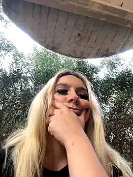 Snapshot of hotamanda01 chatting on November 28, 2025, 1:03 pm hotamanda01 online show from November 28, 2025, 1:03 pm