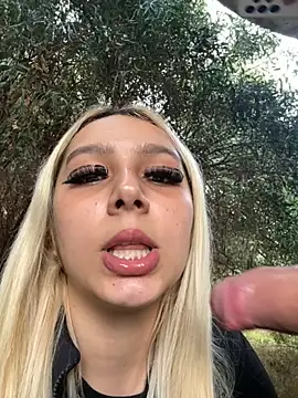 Snapshot of hotamanda01 chatting on December 4, 2025, 1:09 pm hotamanda01 online show from December 4, 2025, 1:09 pm