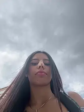 Laura-Khalifa online show from February 16, 2025, 8:00 pm