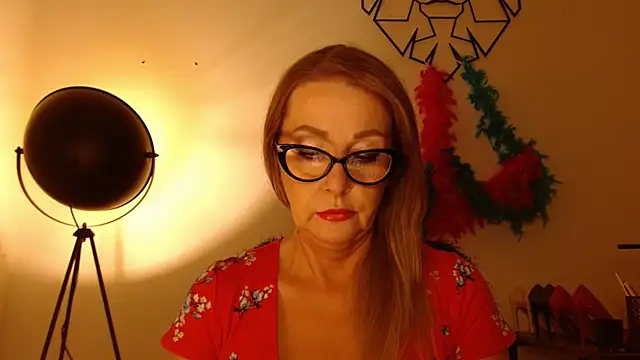 Snapshot of leaxSTAR chatting on July 8, 2026, 1:59 pm leaxSTAR online show from July 8, 2026, 1:59 pm