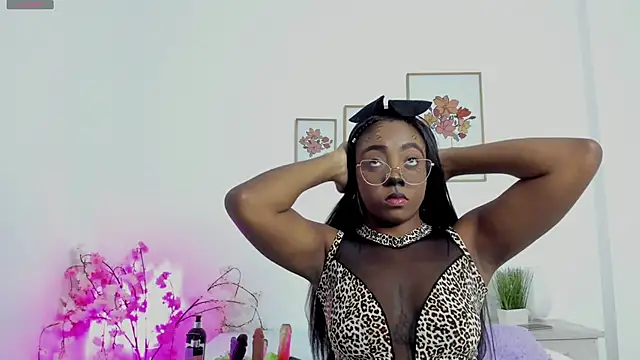 alejandra-cortes online show from October 22, 2025, 10:59 am