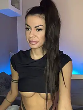 Snapshot of LittleMia_95 chatting on March 6, 2026, 2:02 pm LittleMia 95 online show from March 6, 2026, 2:02 pm