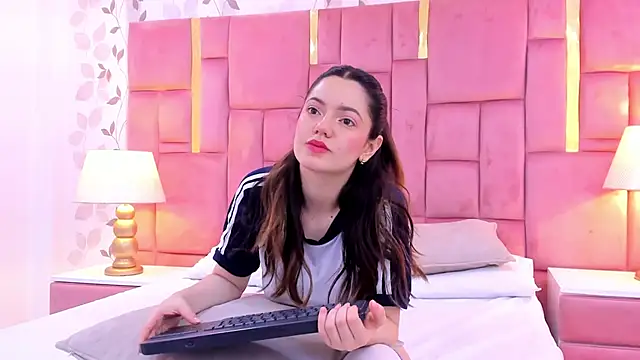 ArianaFranco online show from November 1, 2025, 1:46 pm