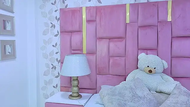 ArianaFranco online show from May 17, 2026, 2:57 pm