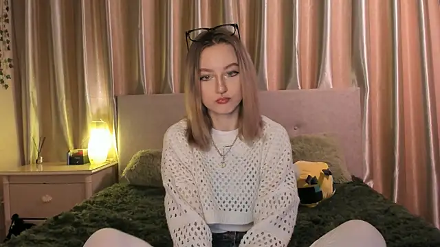 Snapshot of MiaRanki chatting on March 22, 2025, 4:37 pm MiaRanki online show from March 22, 2025, 4:37 pm