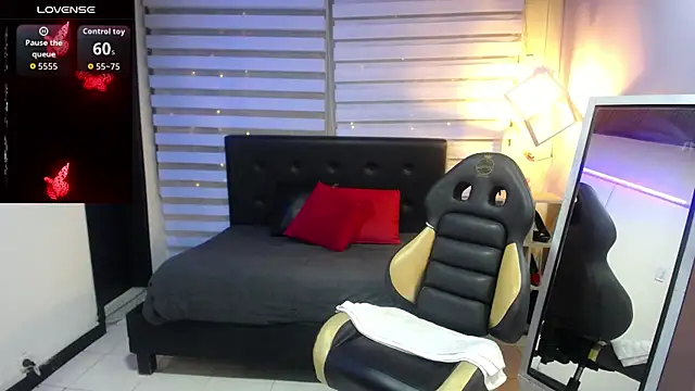 Cute Angell  online show from October 21, 2025, 12:17 pm