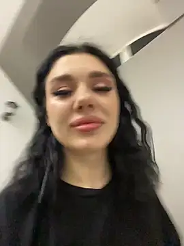 Snapshot of MaeveMoon chatting on January 18, 2026, 6:12 pm MaeveMoon online show from January 18, 2026, 6:12 pm