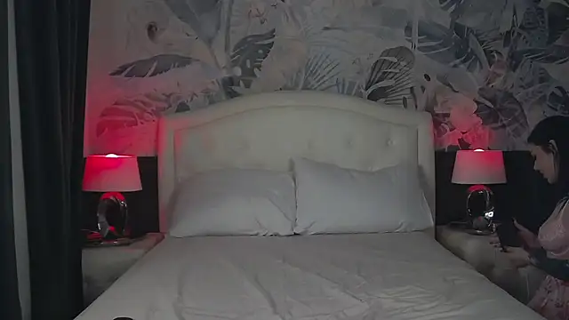 Snapshot of MaeveMoon chatting on February 3, 2026, 6:13 pm MaeveMoon online show from February 3, 2026, 6:13 pm