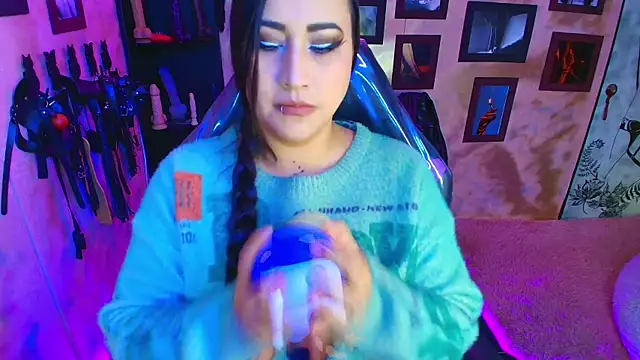 cherryy bombshelll online show from February 5, 2026, 4:11 pm