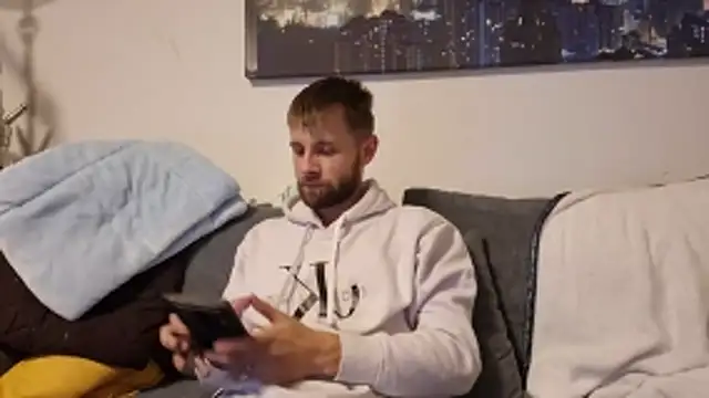 ademandjulia online show from October 31, 2025, 10:00 pm