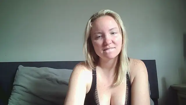 Snapshot of sexiirose22 chatting on March 23, 2026, 4:00 pm sexiirose22 online show from March 23, 2026, 4:00 pm