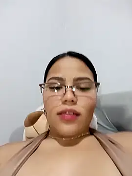 Snapshot of anahi_evans19 chatting on December 19, 2025, 8:16 pm anahi evans19 online show from December 19, 2025, 8:16 pm