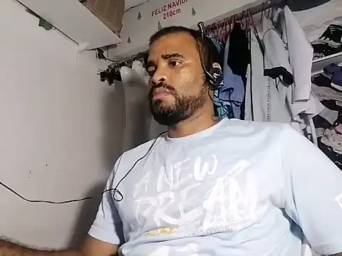 Snapshot of YOX22 chatting on February 20, 2025, 5:33 am YOX22 online show from February 20, 2025, 5:33 am