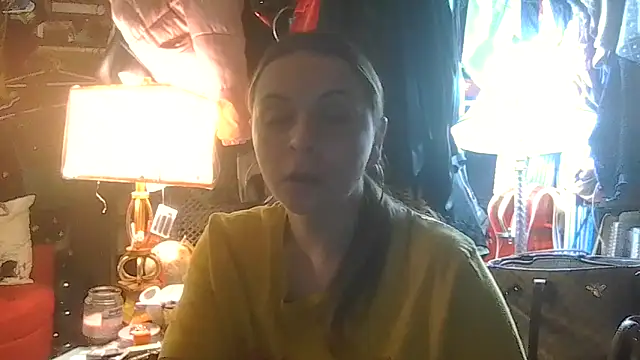 ShysluutGia online show from May 10, 2026, 6:29 am