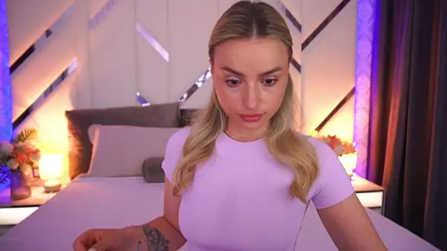 LindsieGreyy online show from July 6, 2026, 12:46 pm