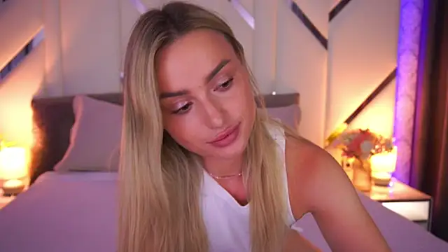 LindsieGreyy online show from July 11, 2026, 1:03 pm