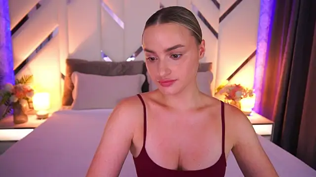 LindsieGreyy online show from July 14, 2026, 1:17 pm