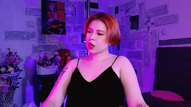 Snapshot of MitsukiMun chatting on February 25, 2025, 4:42 pm MitsukiMun online show from February 25, 2025, 4:42 pm