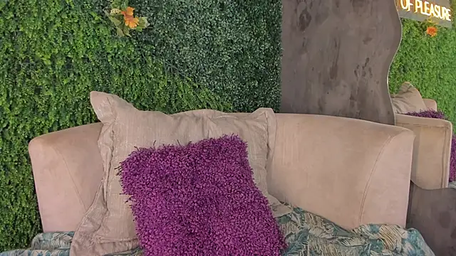 Snapshot of emmiily_z chatting on February 26, 2025, 2:04 am emmiily z online show from February 26, 2025, 2:04 am