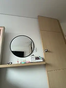 Snapshot of KarolVega- chatting on November 11, 2025, 2:50 pm KarolVega- online show from November 11, 2025, 2:50 pm