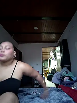 Snapshot of CHLOE_ISABELL chatting on November 6, 2025, 10:32 pm CHLOE ISABELL online show from November 6, 2025, 10:32 pm