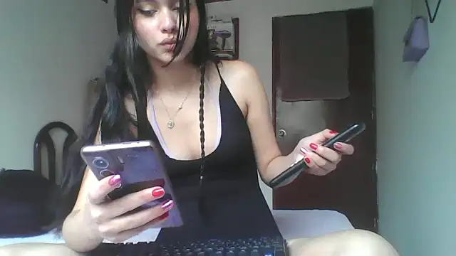 CHLOE ISABELL online show from March 5, 2026, 4:25 pm