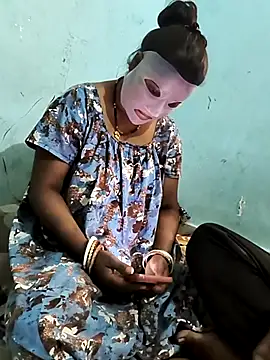 Snapshot of CuteRani001 chatting on February 24, 2025, 10:37 am CuteRani001 online show from February 24, 2025, 10:37 am