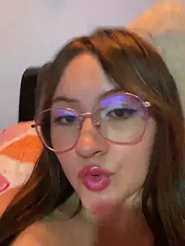 Snapshot of ValentinaOrtiz3 chatting on March 5, 2025, 4:56 am ValentinaOrtiz3 online show from March 5, 2025, 4:56 am