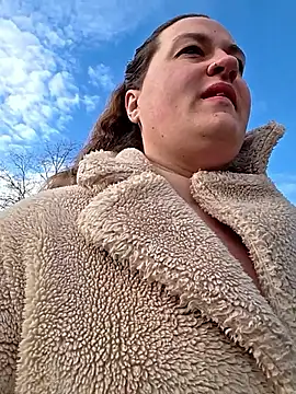 Snapshot of justtess chatting on December 16, 2025, 10:42 am justtess online show from December 16, 2025, 10:42 am