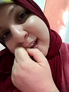 Snapshot of Malak-26 chatting on February 5, 2026, 2:33 pm Malak-26 online show from February 5, 2026, 2:33 pm